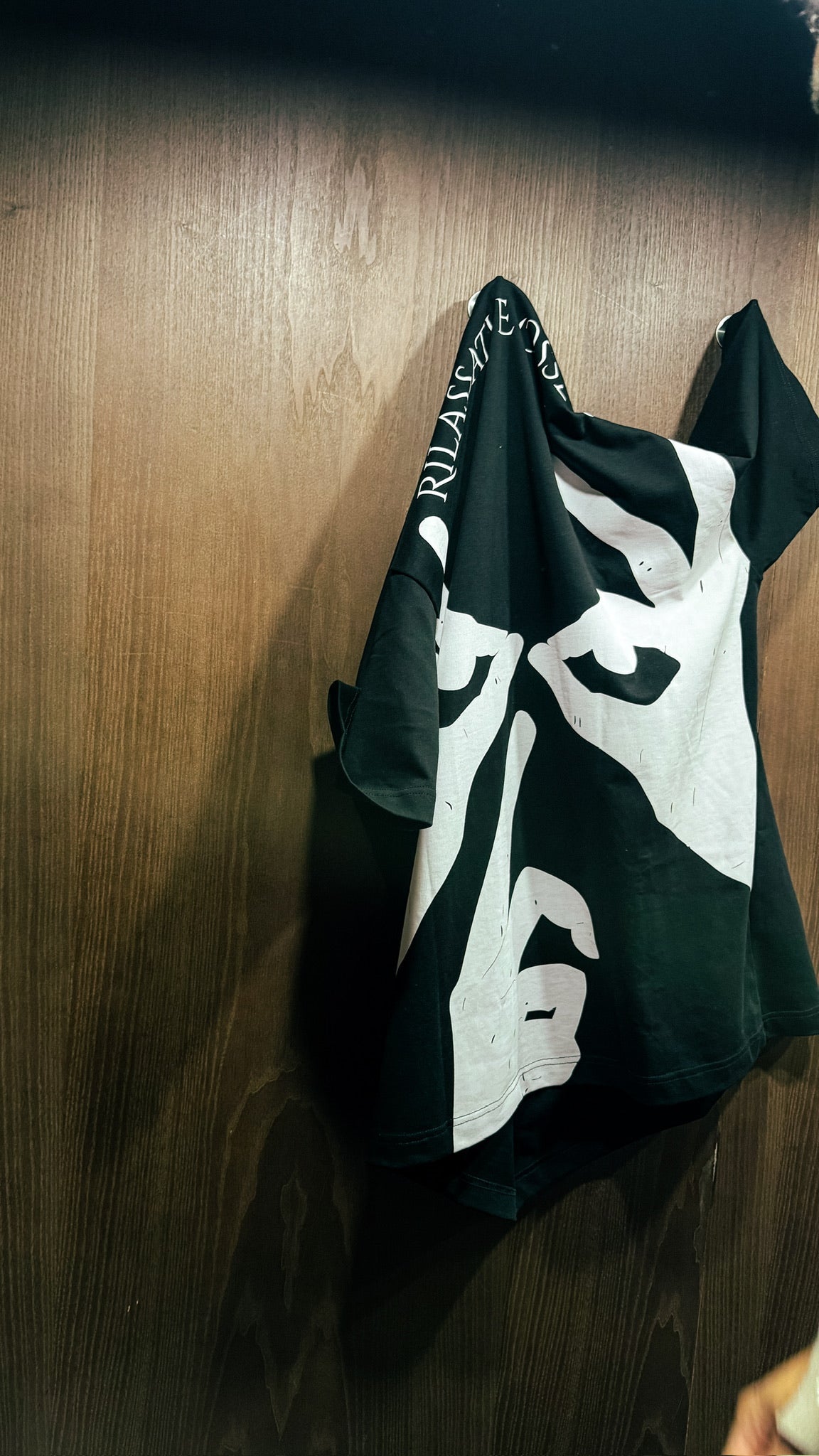 RILASSATI E OSSERVA oversized tee